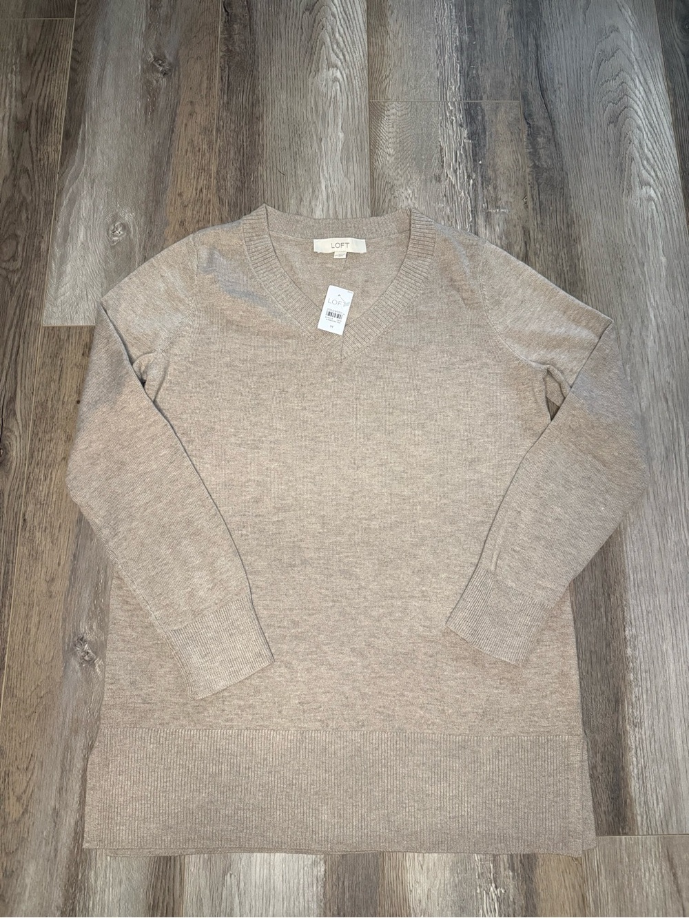 NWT LOFT V-Neck Long Sleeve Sweater in Taupe M